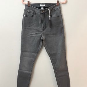 Good American Modern Gray Skinny Jeans - Sleek & Trendy"